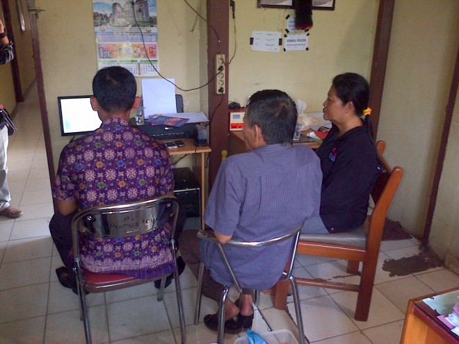 Kedua tersangka di Mapolres Tebo